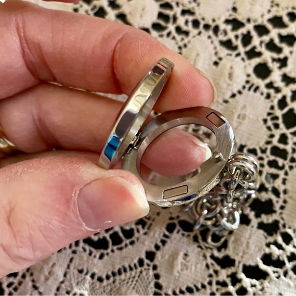 💥Stainless Steel 5 Charm Locket Bracelet💥 - Picture 5 of 9